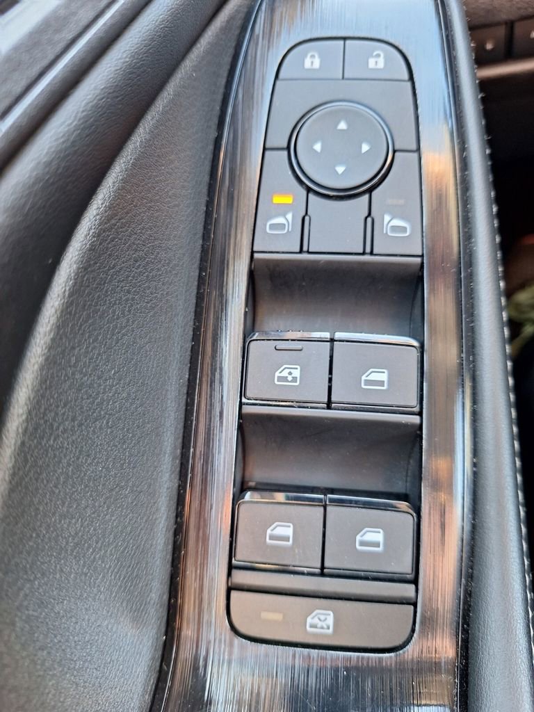 Certified 2025 Nissan Rogue SV image 18