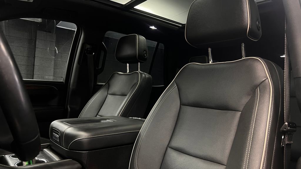 Used 2023 Chevrolet Tahoe Premier w/ Premium Package AWD/4WD image 4