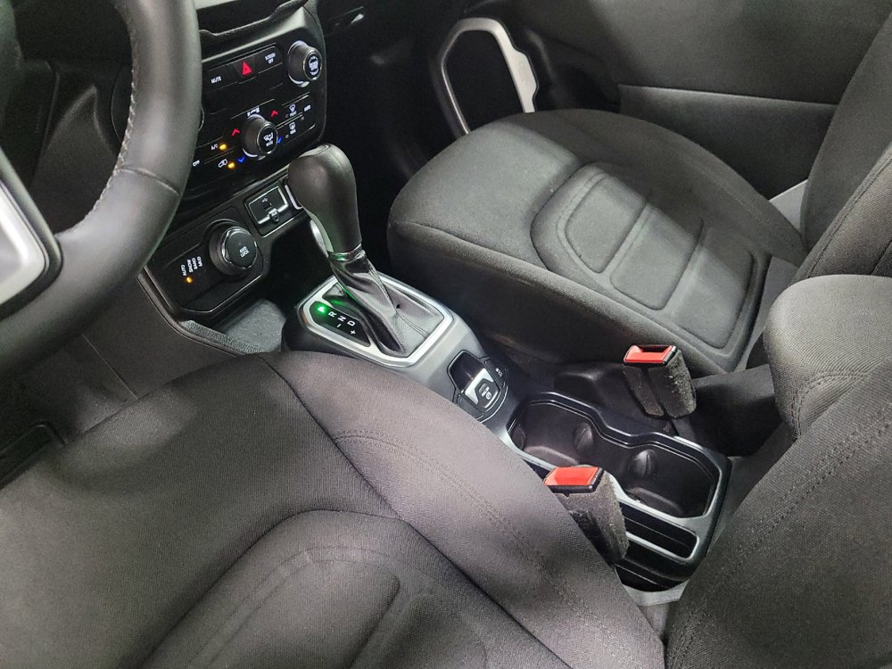 Used 2020 Jeep Renegade Latitude AWD/4WD image 26