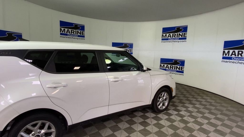 Used 2021 Kia Soul S FWD image 2