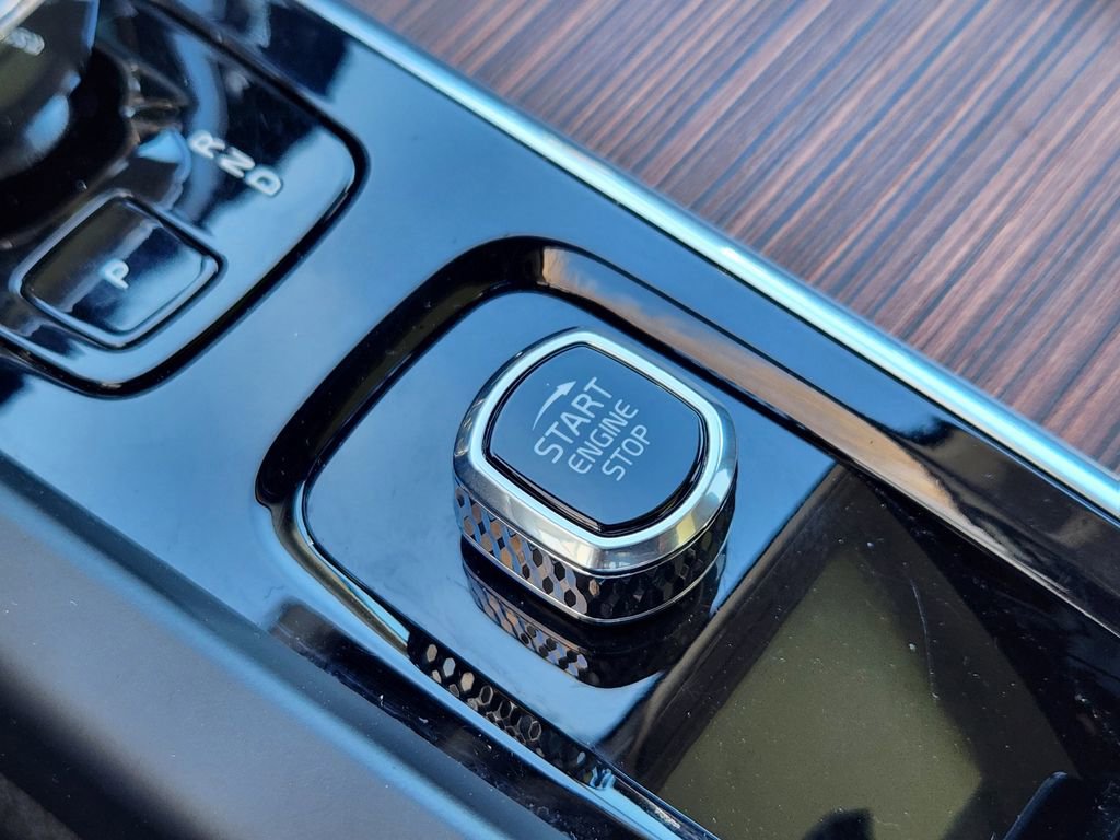 Used 2023 Volvo XC60 B6 Ultimate w/ Climate Package image 11