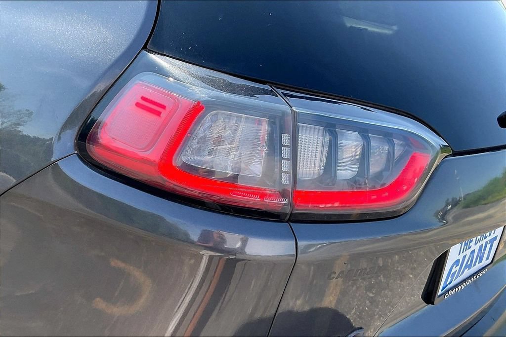 Used 2019 Jeep Cherokee Trailhawk AWD/4WD image 26