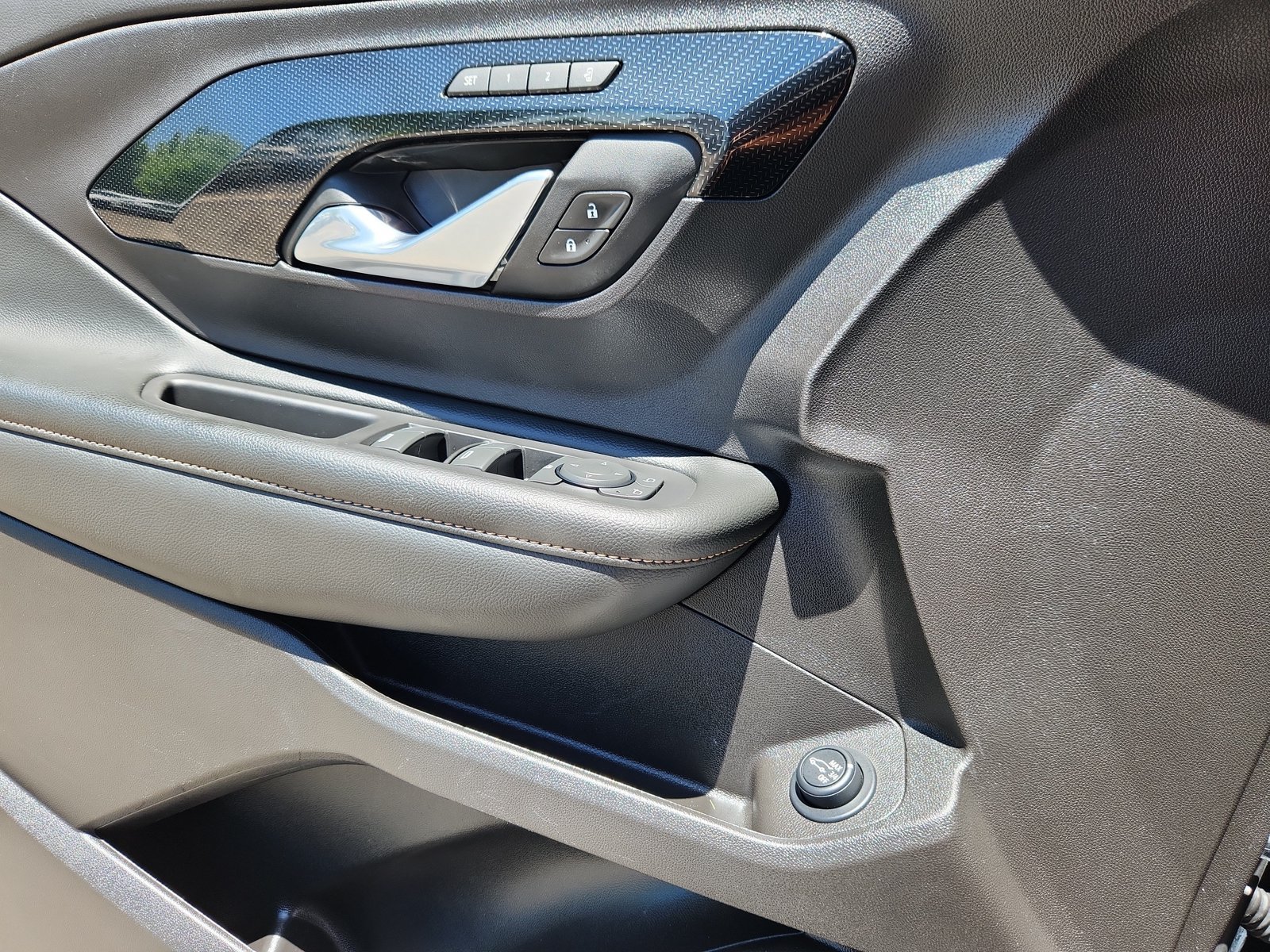 Used 2024 GMC Terrain AT4 AWD/4WD image 9