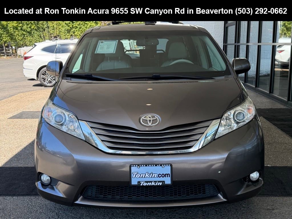 Used 2011 Toyota Sienna XLE image 3