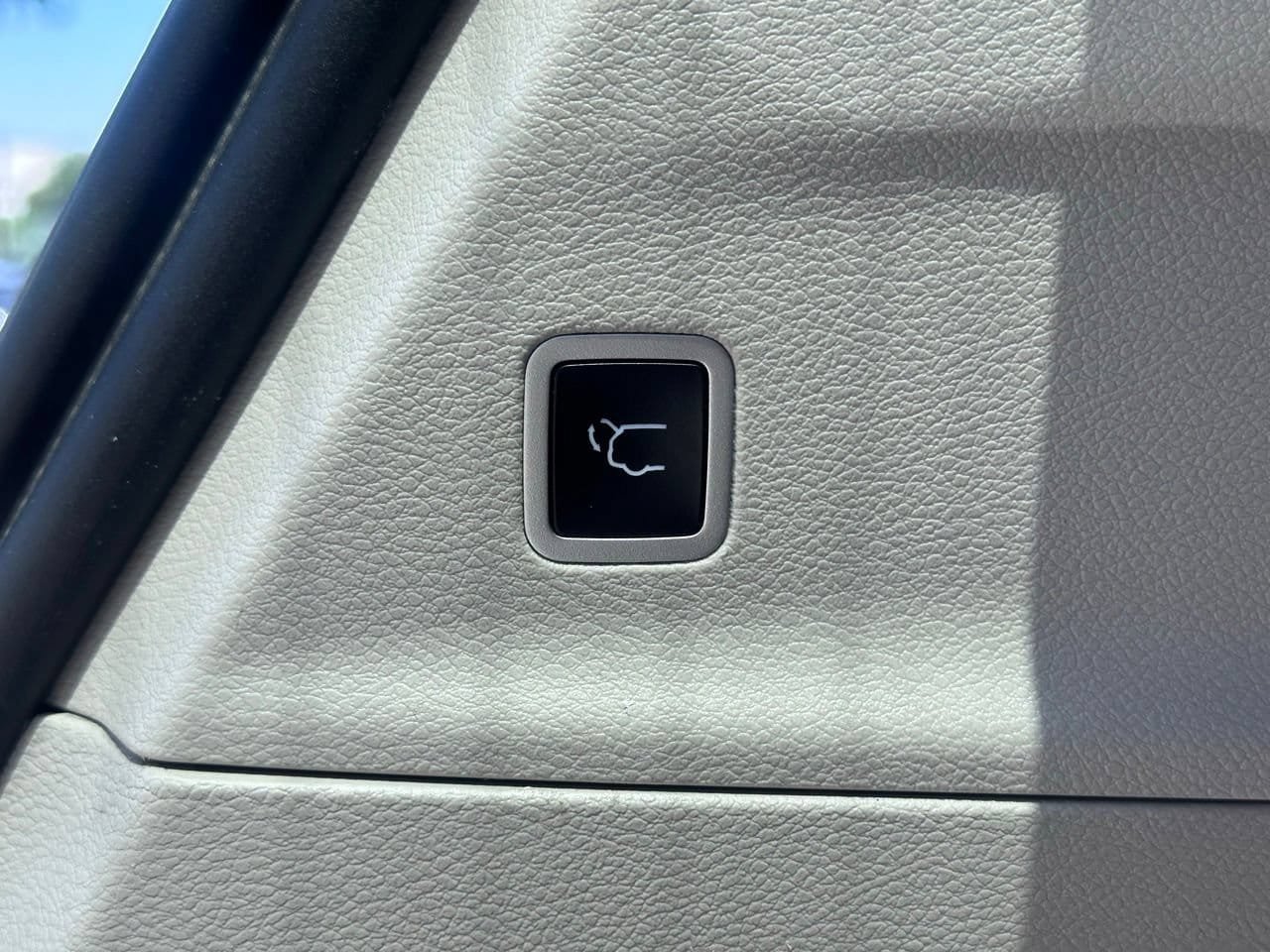 Used 2024 Chrysler Pacifica Touring-L FWD image 12