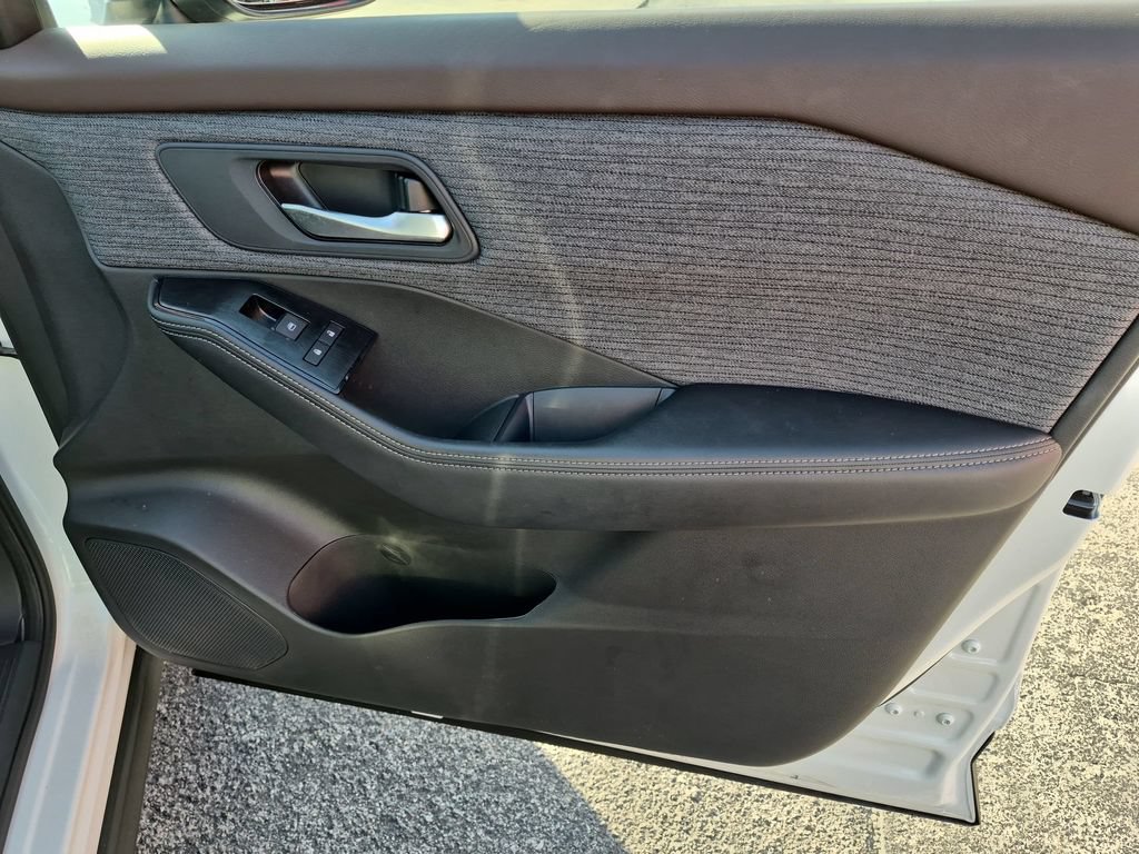 Used 2023 Nissan Rogue SV FWD image 30