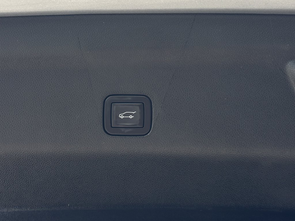 Used 2025 Chevrolet Tahoe LT RWD image 14