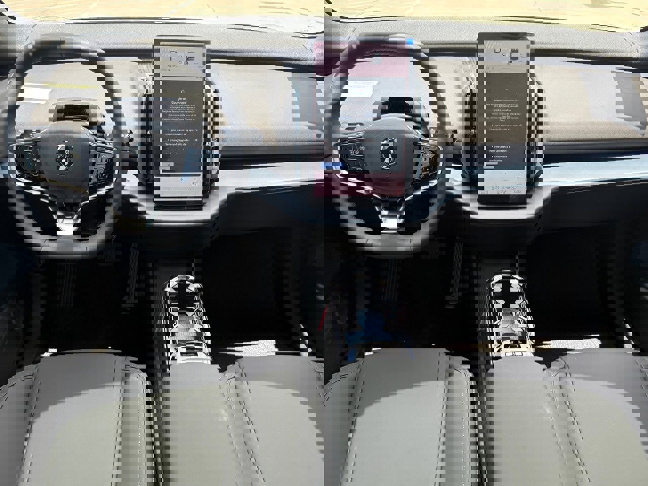 New 2025 Volvo EX30 Plus w/ Protection Package Premier image 8