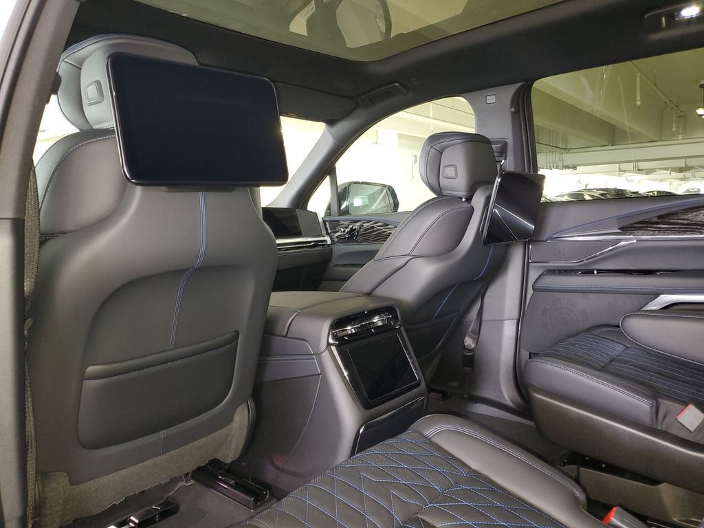 New 2026 Cadillac Escalade IQL Sport 1 w/ LPO, ONYX Package AWD/4WD image 10