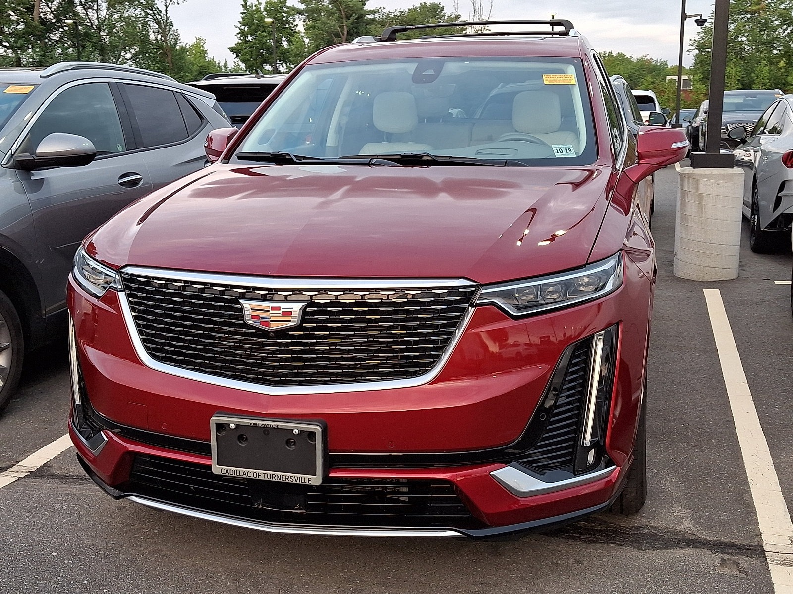 Used 2025 Cadillac XT6 Premium Luxury w/ Technology Package AWD/4WD image 4