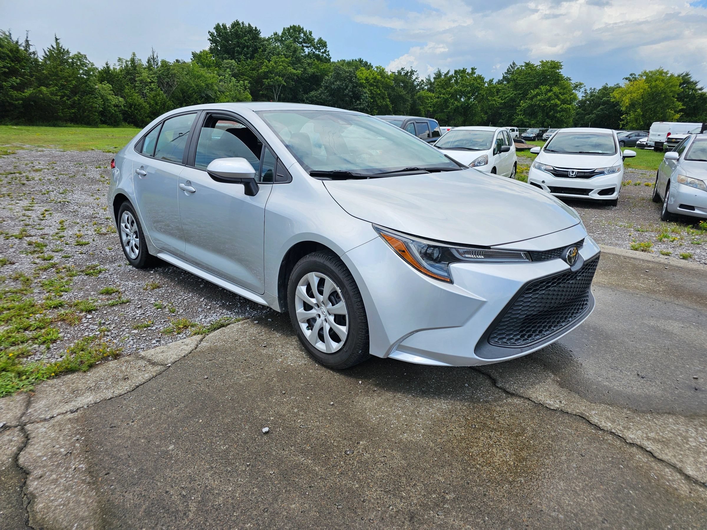 Used 2022 Toyota Corolla LE FWD image 2