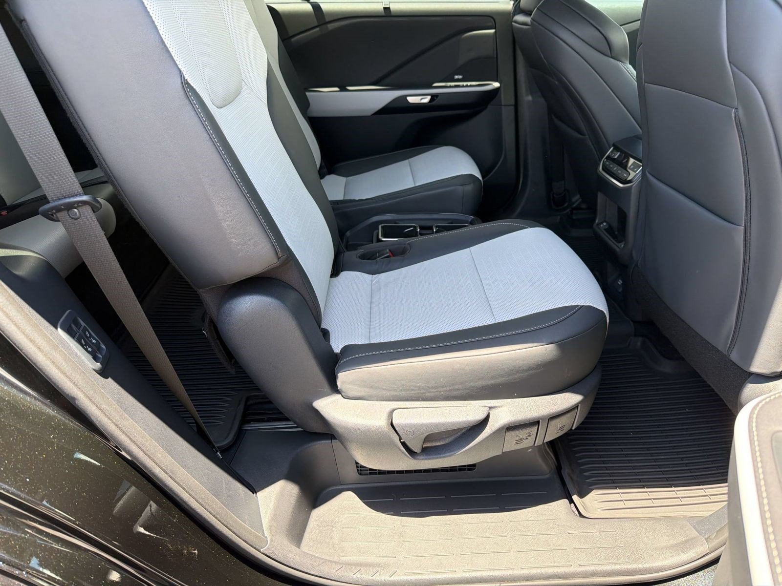 Used 2026 Lexus TX 500h AWD w/ Technology Package image 28