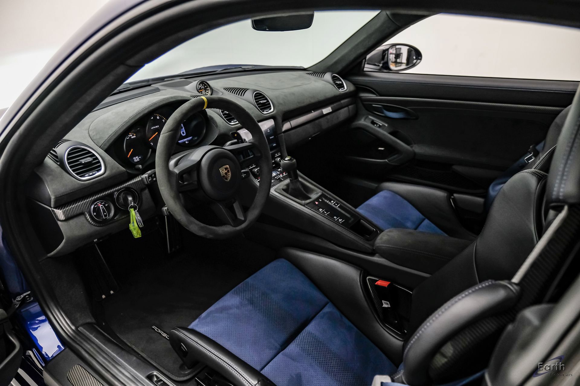 Used 2025 Porsche 718 Cayman GT4 RS RWD image 2