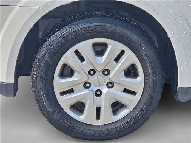 Used 2018 Dodge Journey SXT w/ Connectivity Group FWD image 4