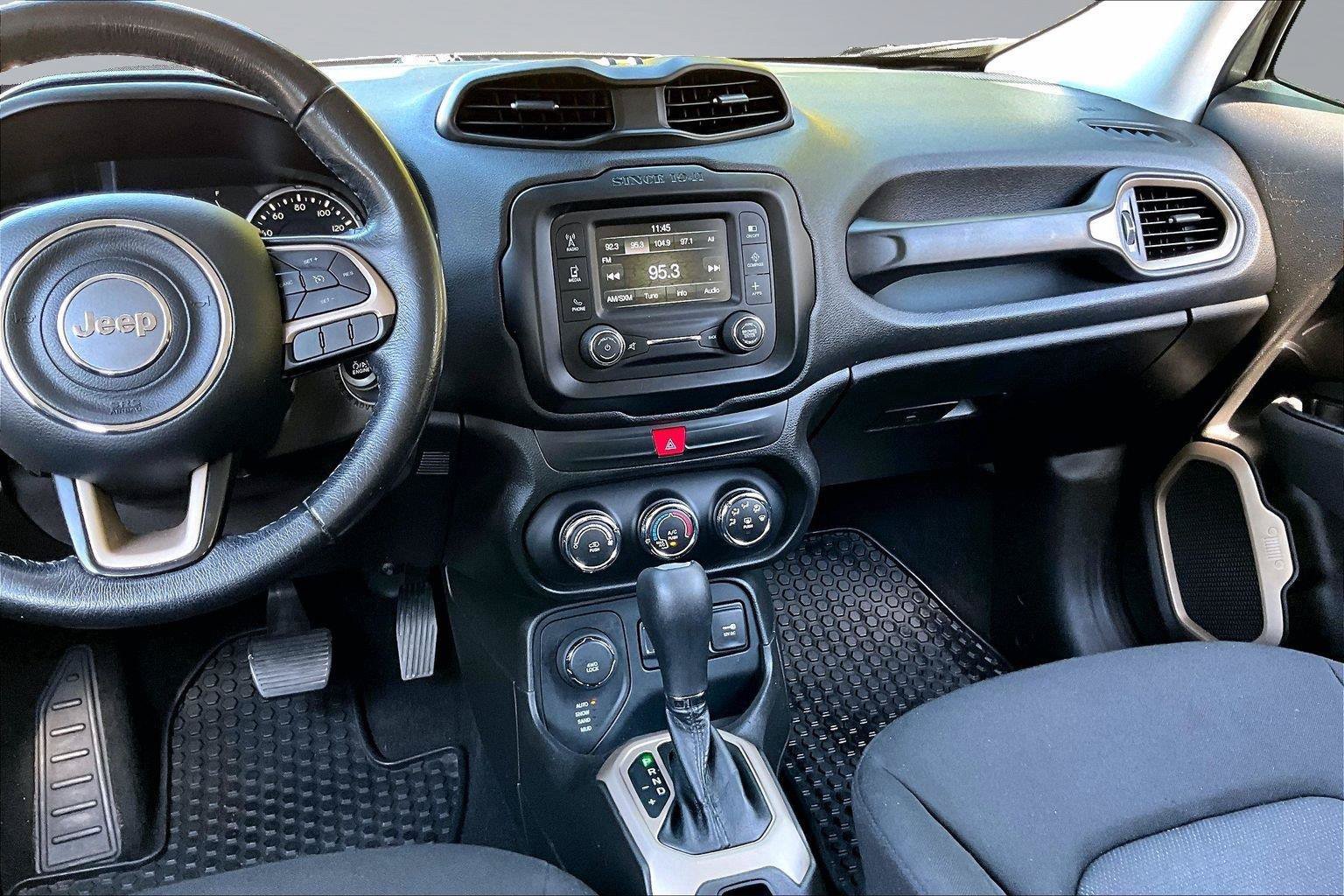 Used 2017 Jeep Renegade Latitude AWD/4WD image 7