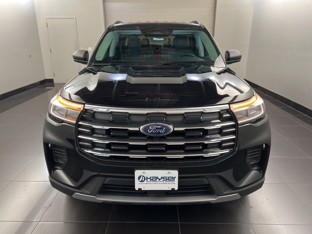 Used 2025 Ford Explorer Active image 2