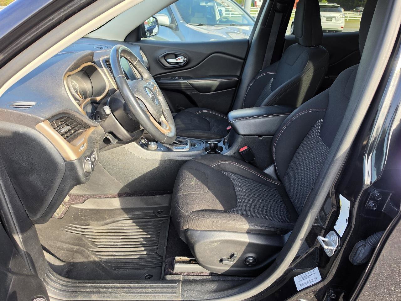 Used 2016 Jeep Cherokee 75th Anniversary image 3