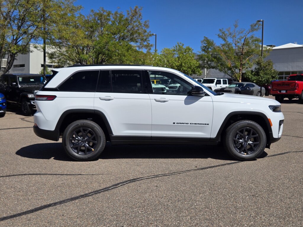 New 2027 Jeep Grand Cherokee Altitude AWD/4WD image 2