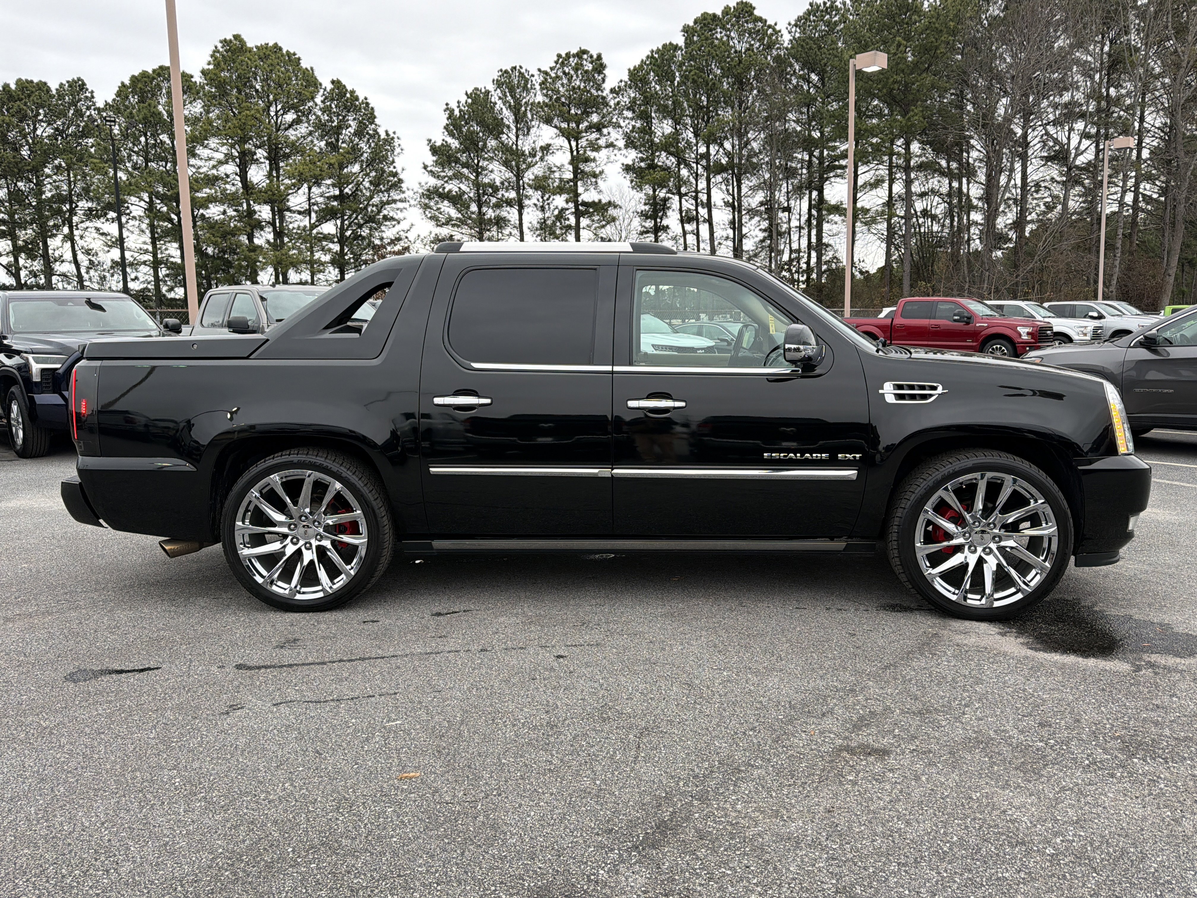 Used 2013 Cadillac Escalade EXT Premium image 5