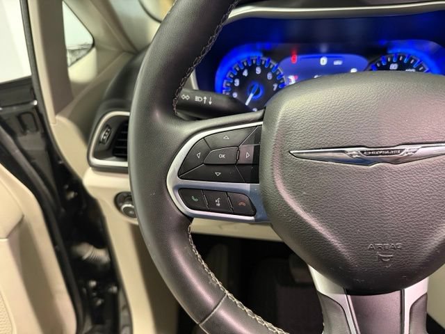 Used 2022 Chrysler Pacifica Touring-L FWD image 17