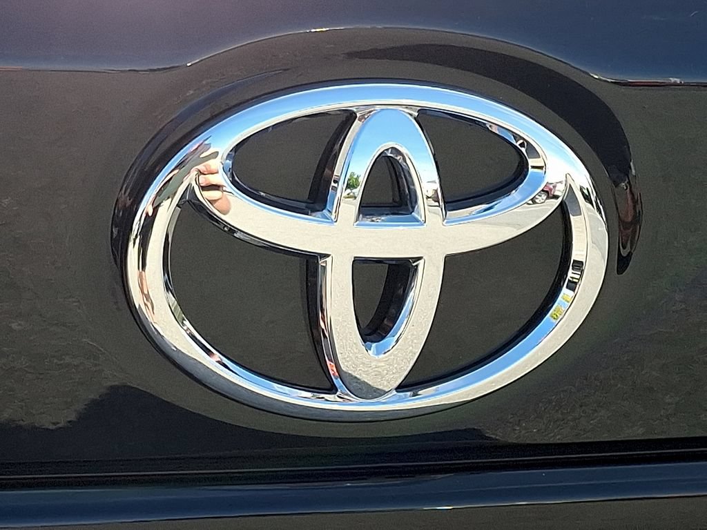 Used 2025 Toyota Corolla LE FWD image 29