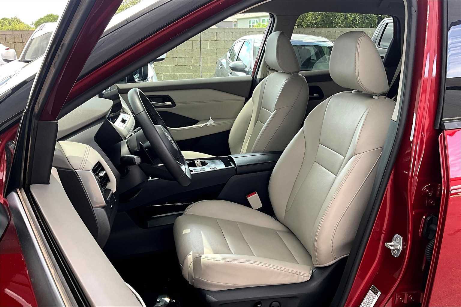 Used 2024 Nissan Rogue SL FWD image 8