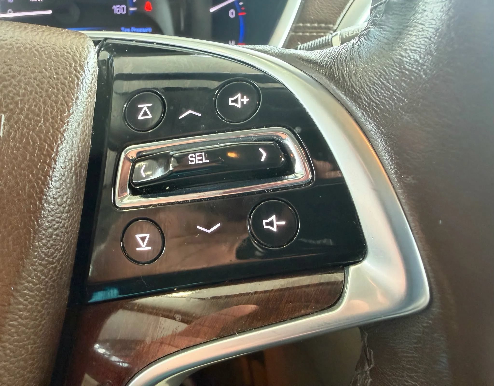 Used 2014 Cadillac SRX Luxury w/ Driver Awareness Package AWD/4WD image 14