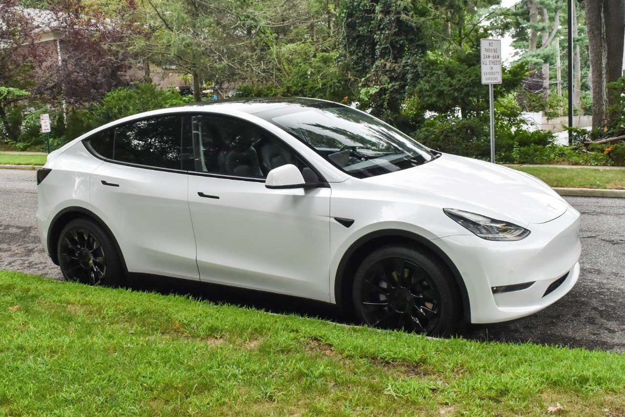 Used 2021 Tesla Model Y 2WD image 11