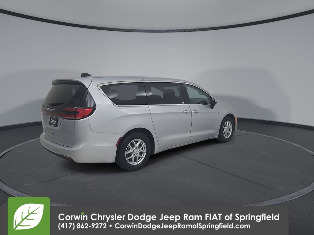 Certified 2023 Chrysler Pacifica Touring-L image 15