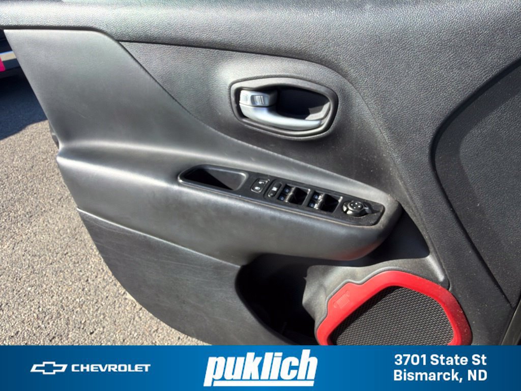 Used 2016 Jeep Renegade Trailhawk AWD/4WD image 19