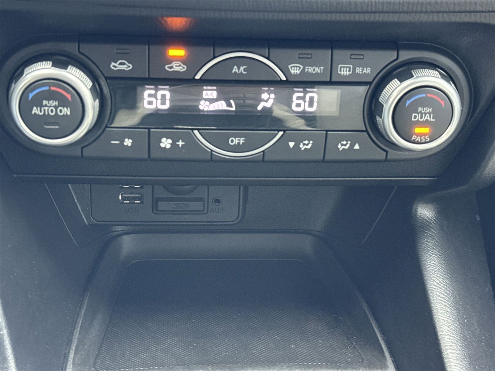 Used 2018 MAZDA MAZDA3 Grand Touring image 28