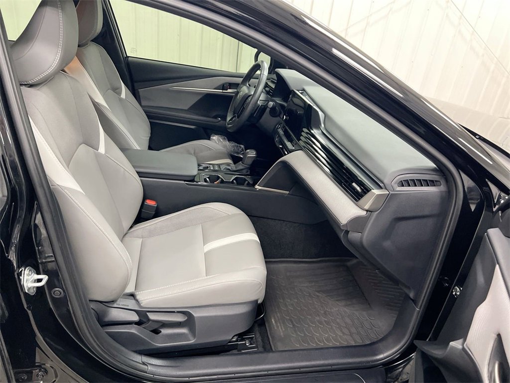 Used 2025 Toyota Camry SE image 21