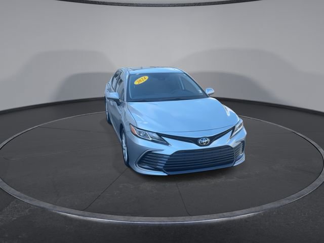Used 2024 Toyota Camry LE w/ Convenience Package image 5
