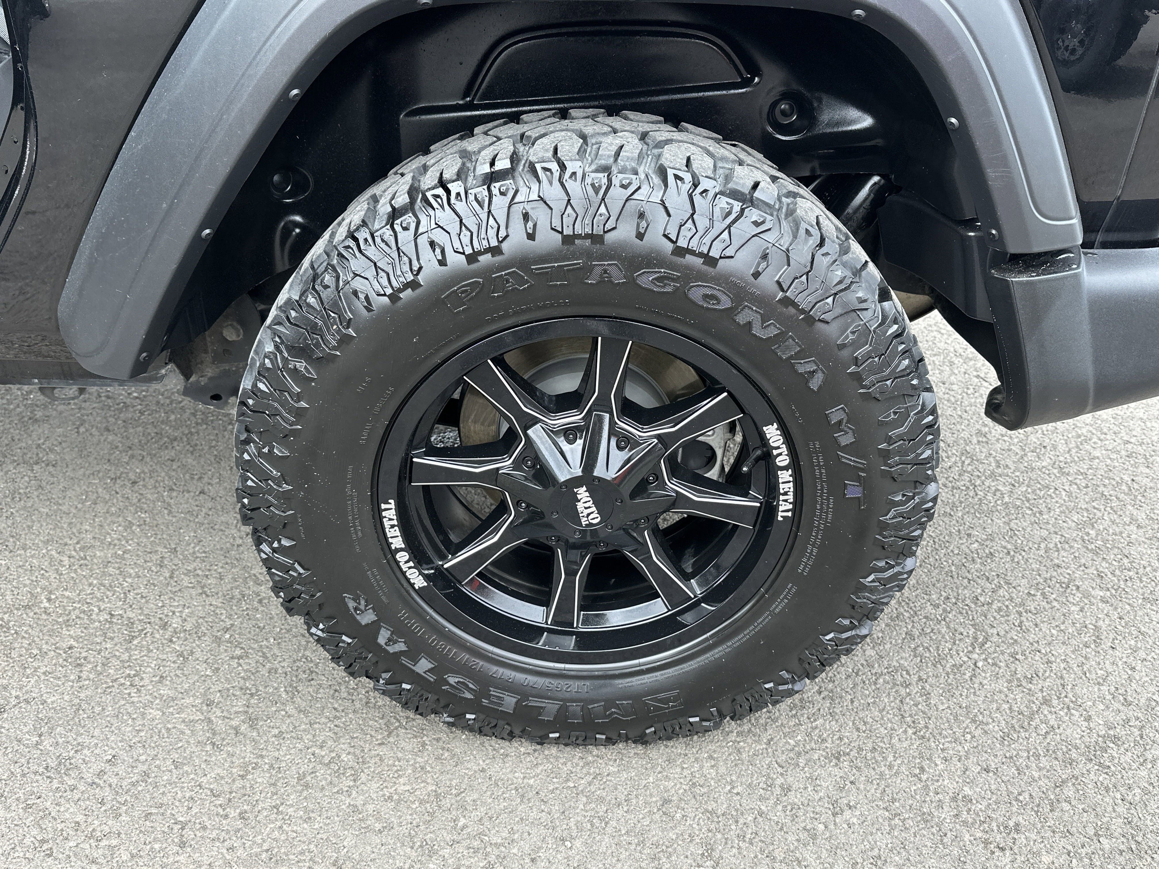 Used 2022 Jeep Wrangler Sport image 25