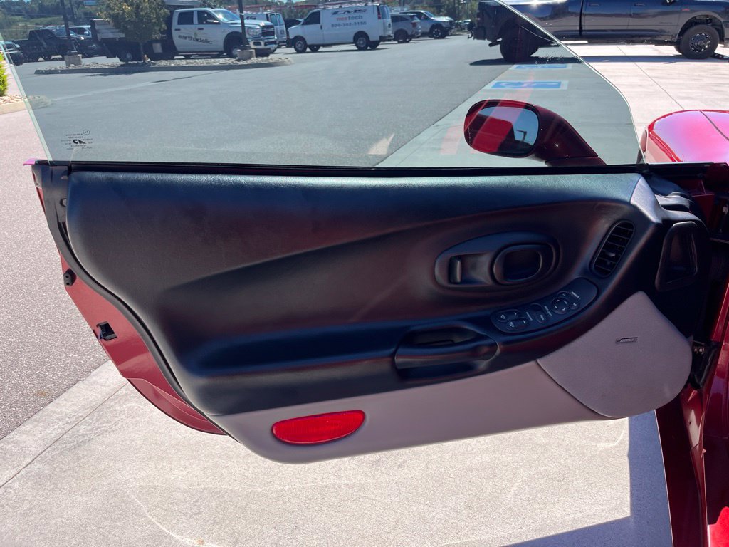 Used 1997 Chevrolet Corvette Coupe RWD image 10