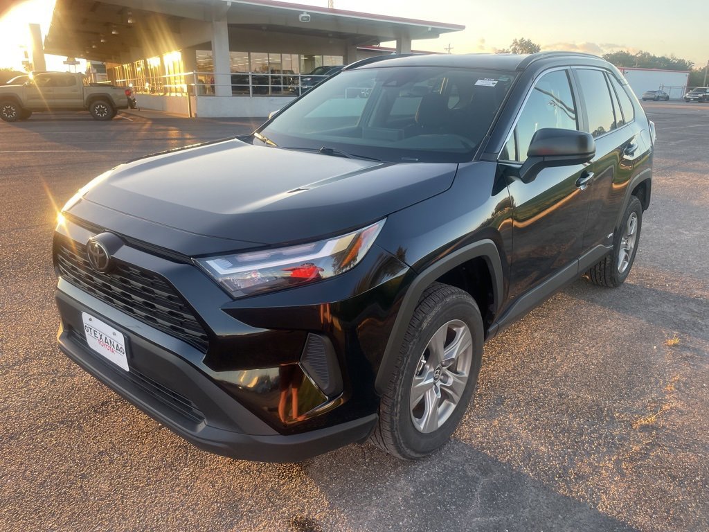 Used 2025 Toyota RAV4 LE image 3