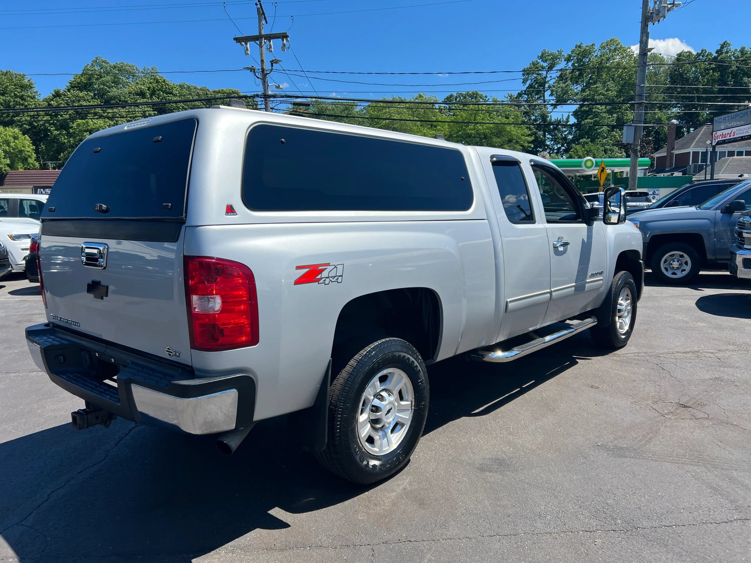 Used 2010 Chevrolet Silverado 2500 LT w/ Interior Plus Package AWD/4WD image 6