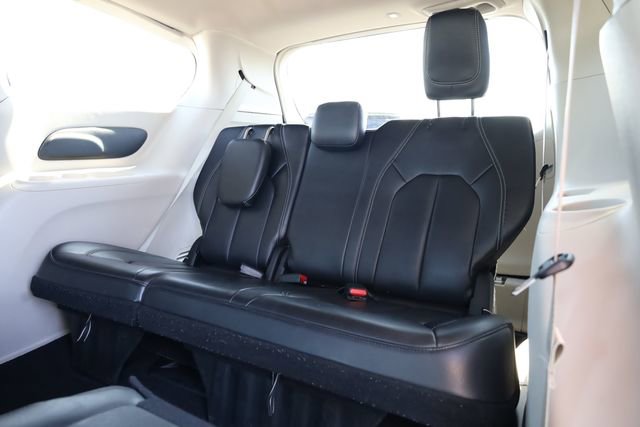 Used 2023 Chrysler Pacifica Touring-L image 29