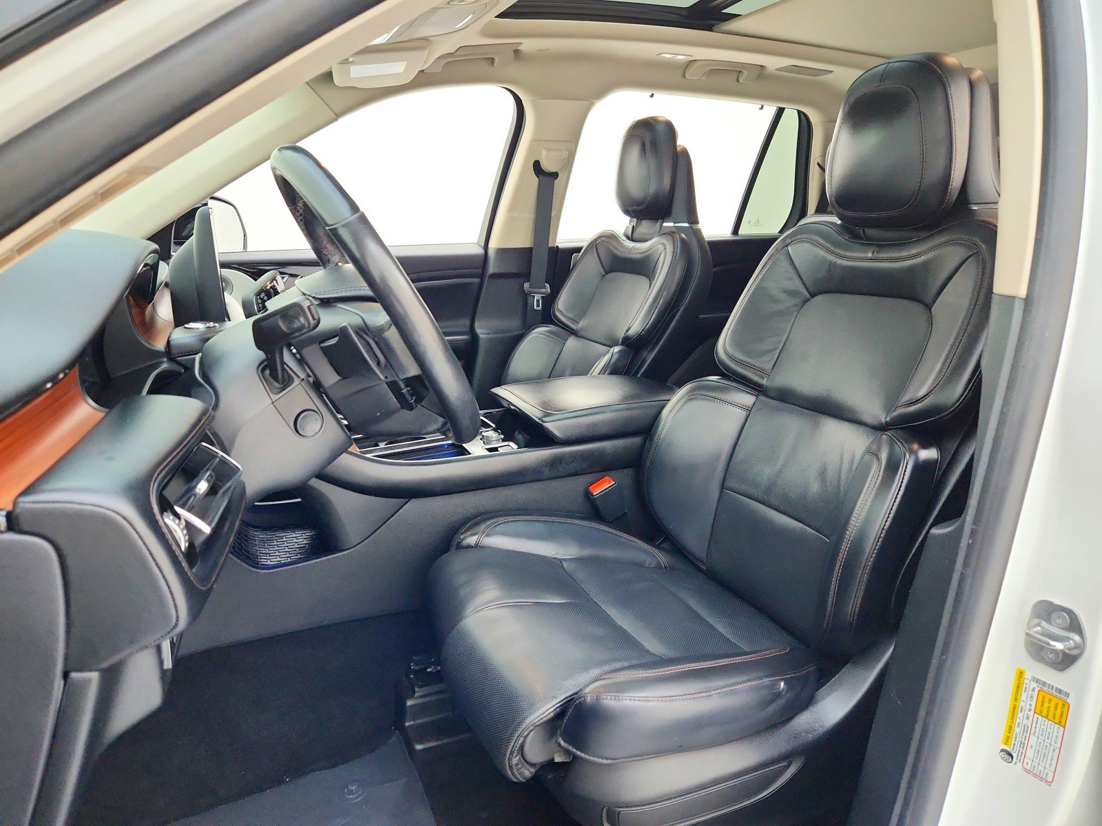 Used 2020 Lincoln Aviator Reserve w/ Equipment Group 202A AWD/4WD image 17