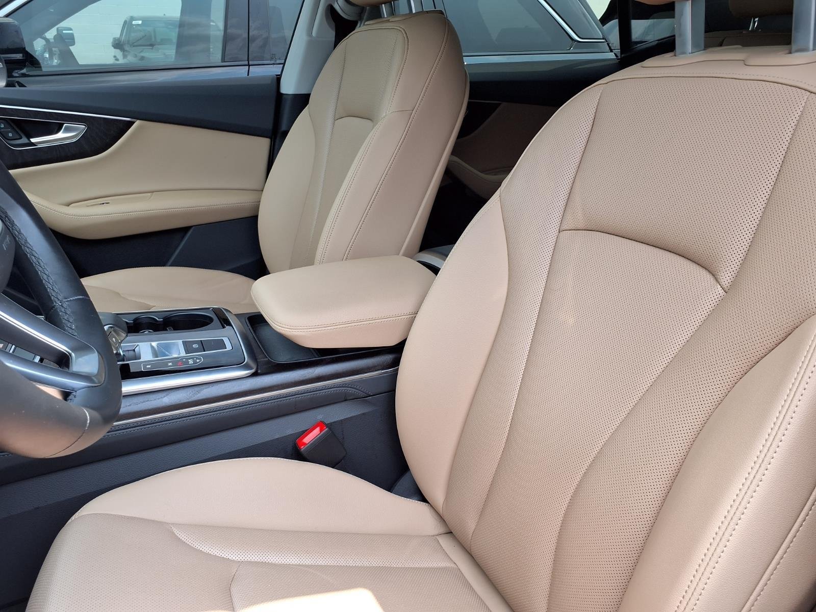 Used 2023 Audi Q8 Premium Plus AWD/4WD image 3