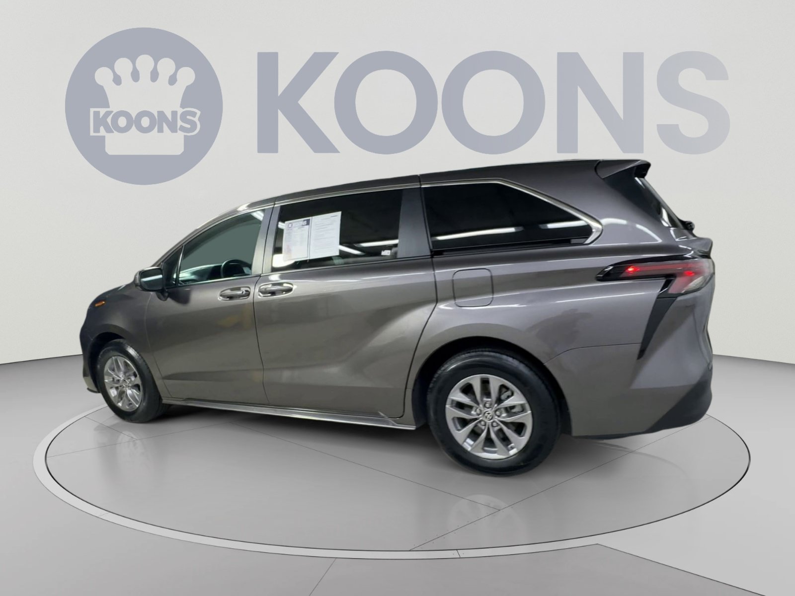 Used 2024 Toyota Sienna LE FWD image 8