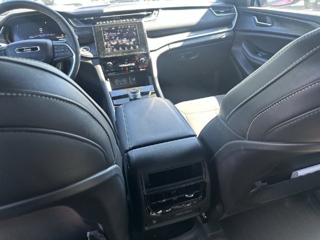 Used 2024 Jeep Grand Cherokee Altitude AWD/4WD image 24