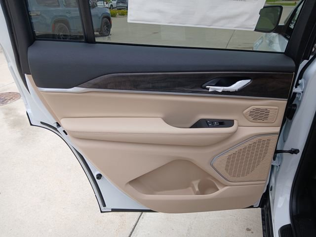 New 2026 Jeep Grand Cherokee L Limited AWD/4WD image 14
