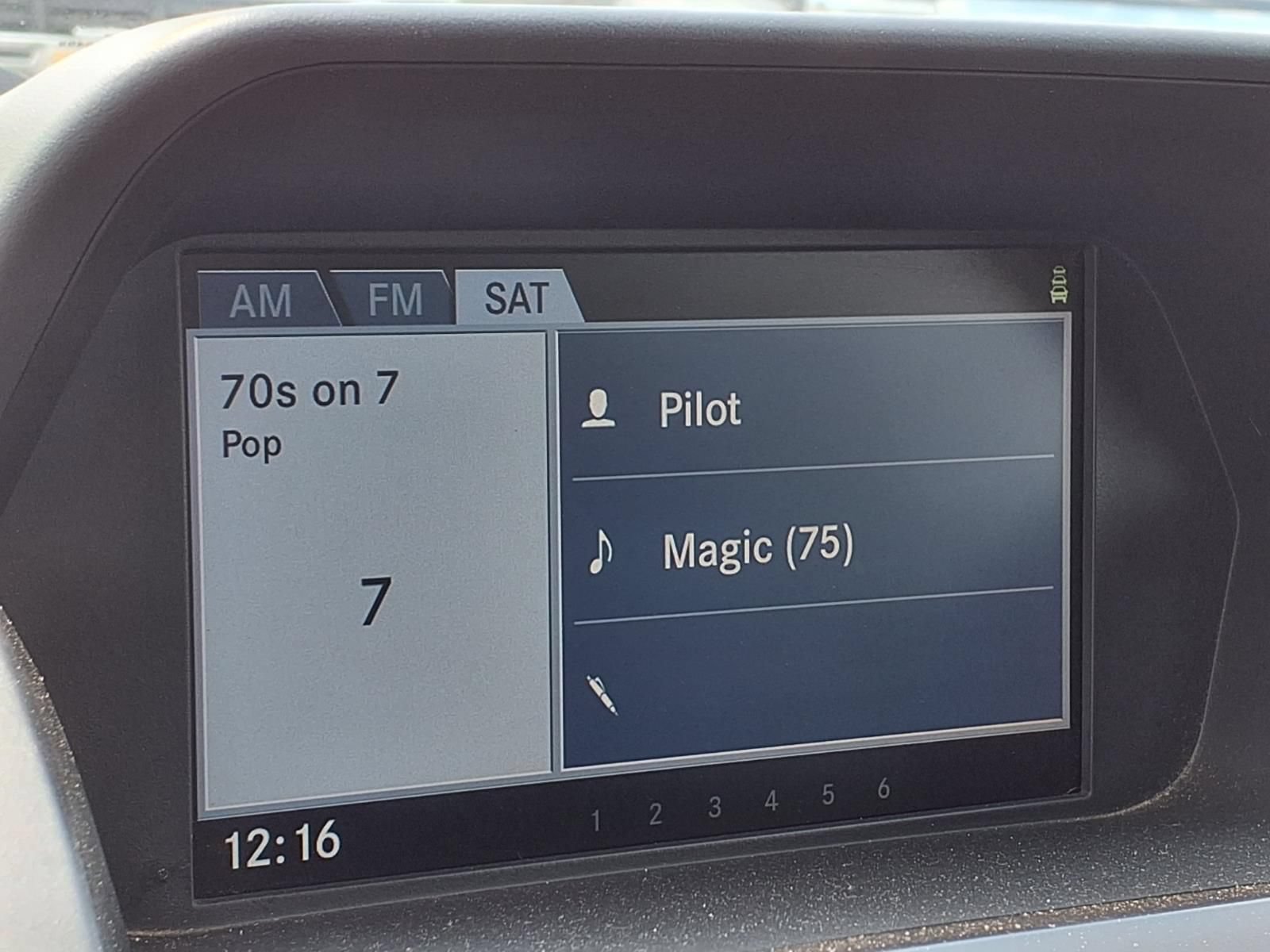 Used 2010 Dodge Journey R/T w/ Navigation & Sound Group I FWD image 23