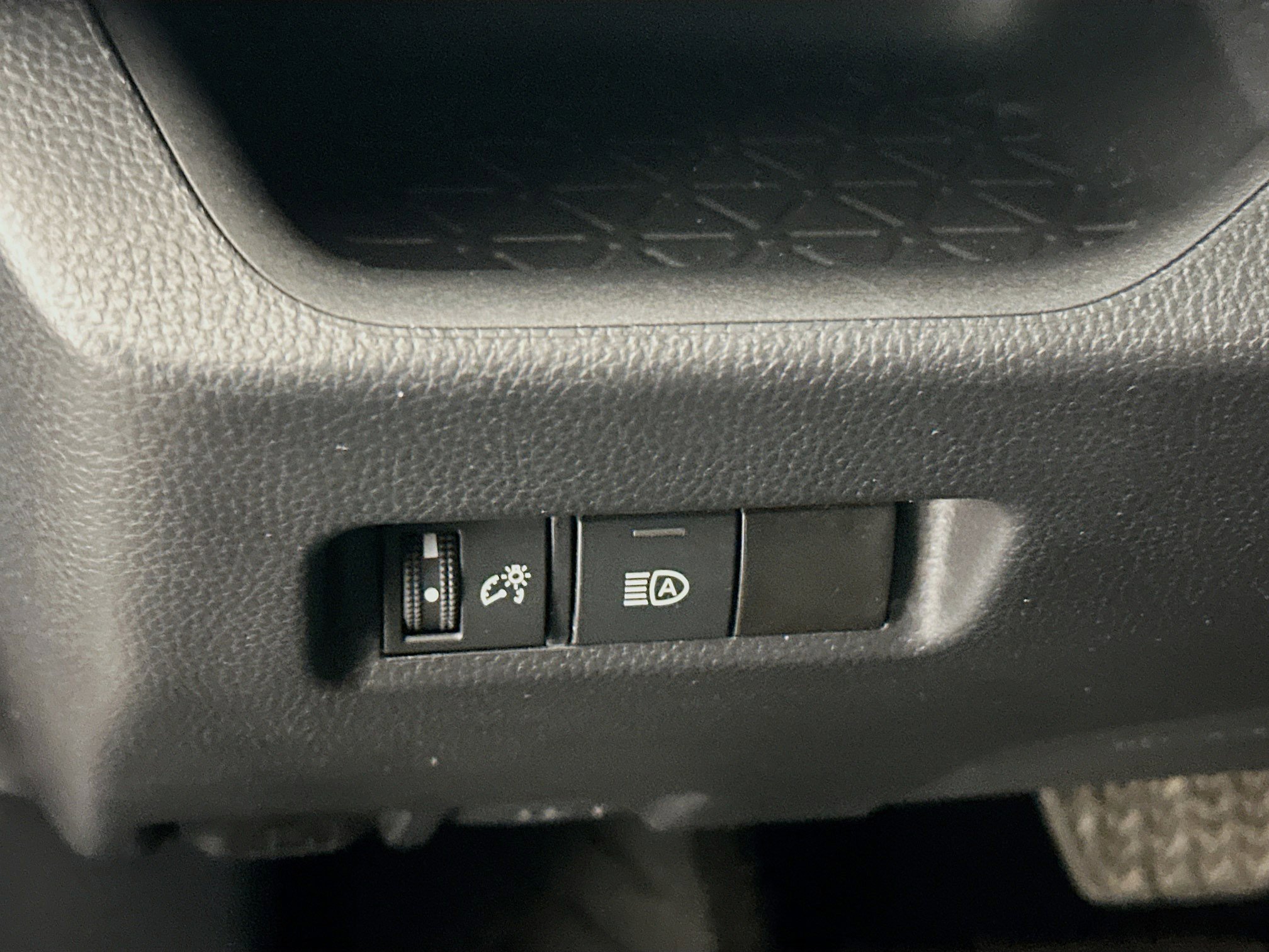 Used 2025 Toyota RAV4 XLE image 17