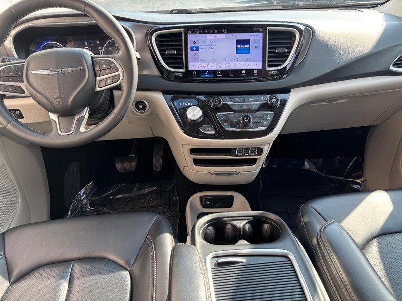 Used 2023 Chrysler Pacifica Touring-L FWD image 14