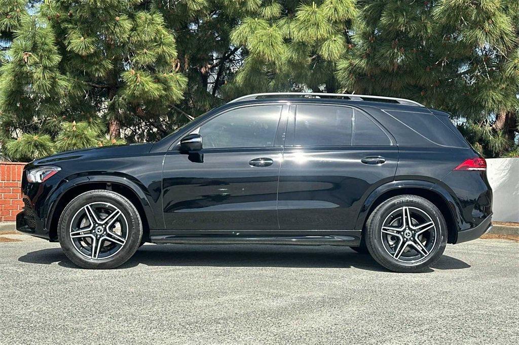 Used 2022 Mercedes-Benz GLE 350 4MATIC w/ AMG Line Exterior image 7