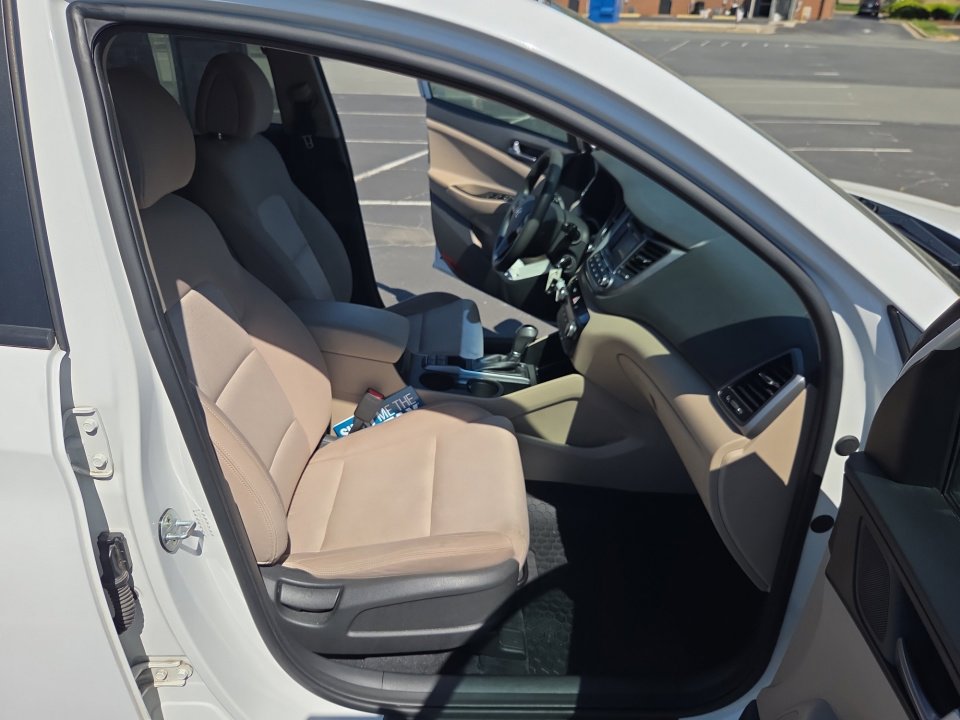 Used 2017 Hyundai Tucson SE image 32