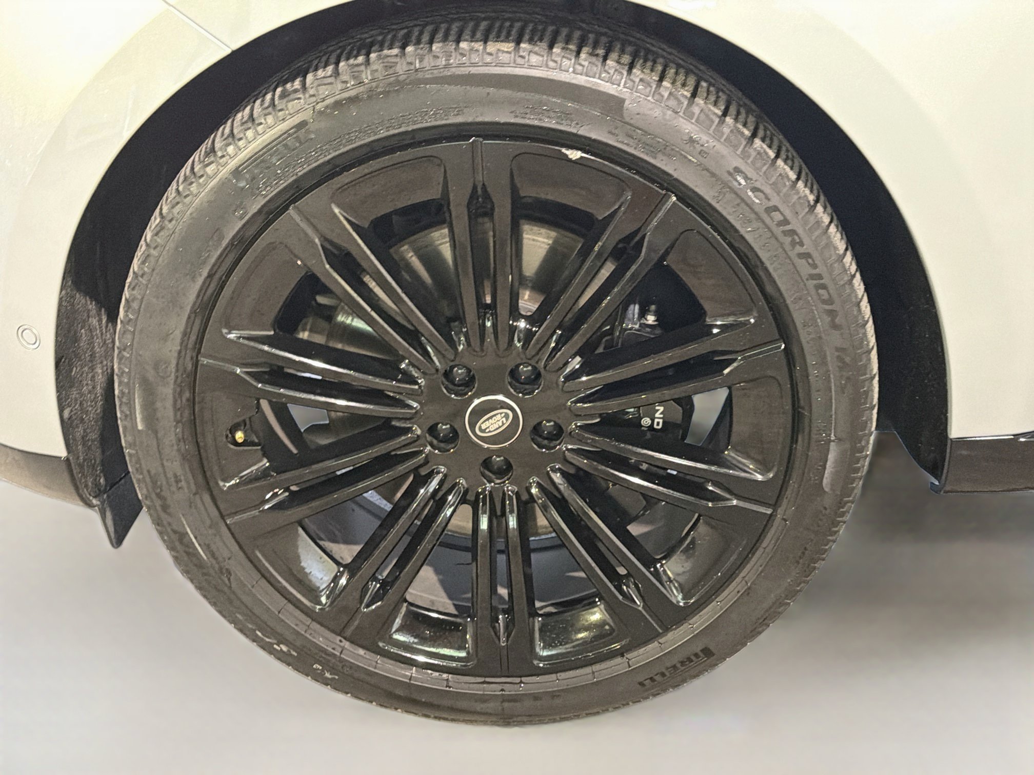 Certified 2025 Land Rover Range Rover SE AWD/4WD image 43