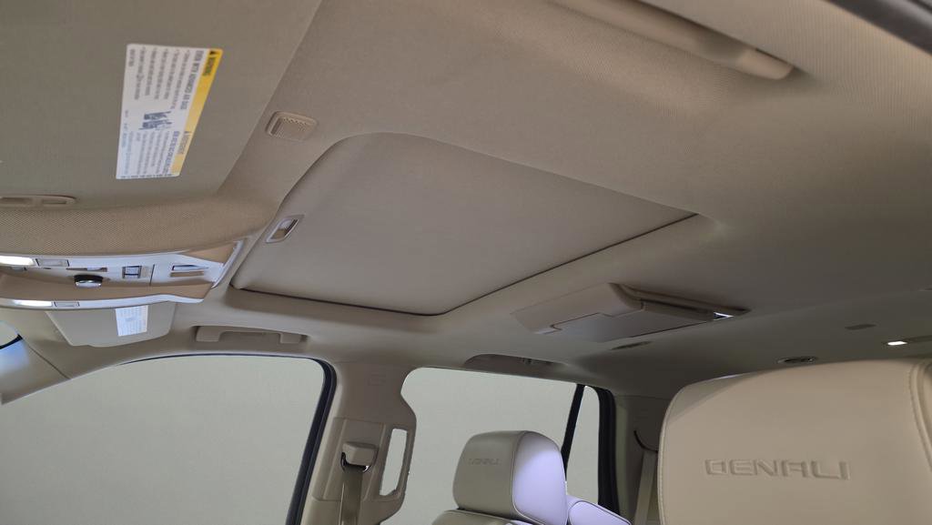 Used 2016 GMC Yukon Denali w/ Open Road Package image 12